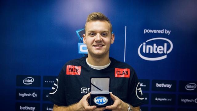 LCK官方：将为Deft、Faker举办十周年活动